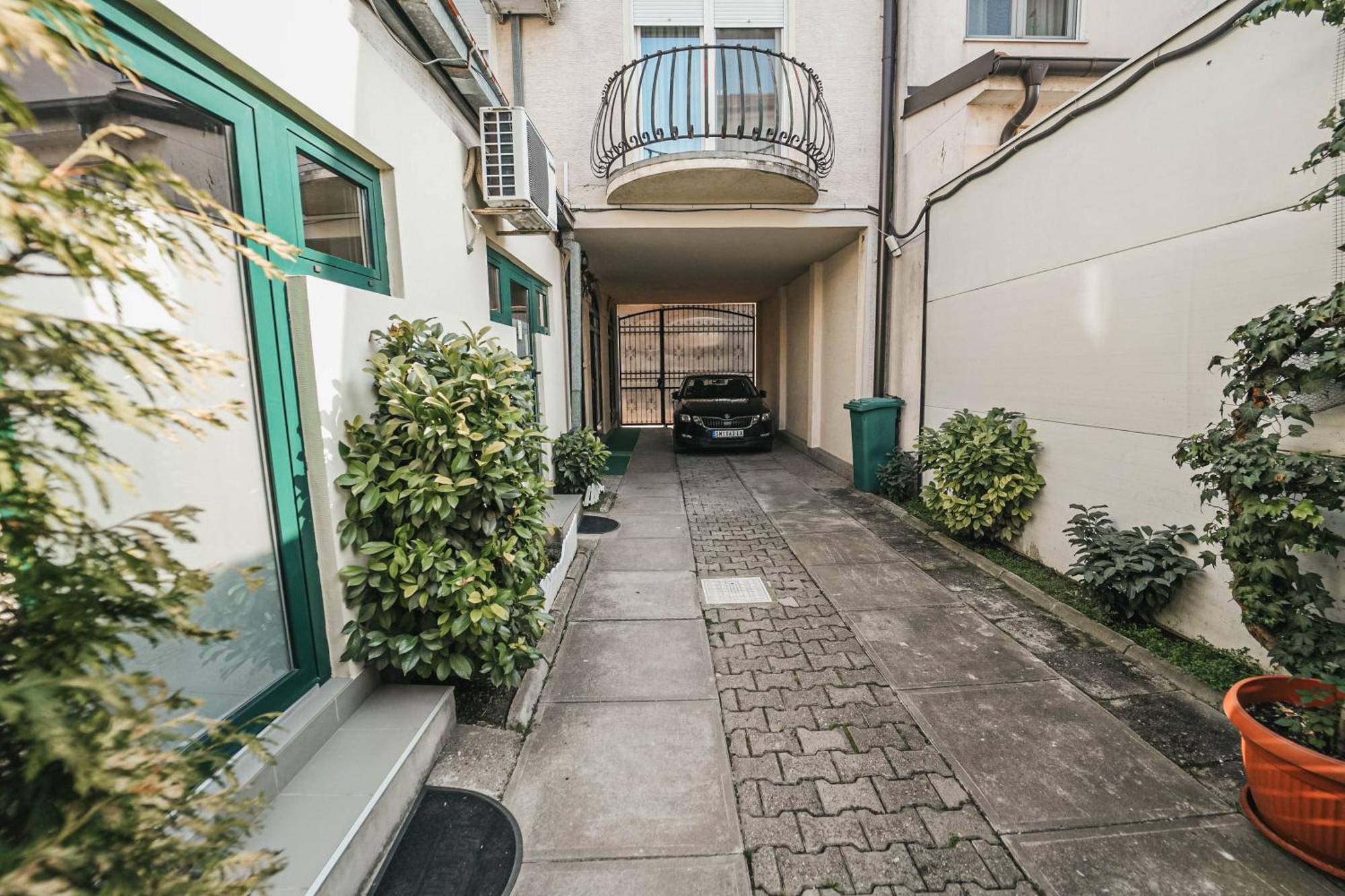B&B Passage Σρέμσκα Μιτρόβιτσα Εξωτερικό φωτογραφία